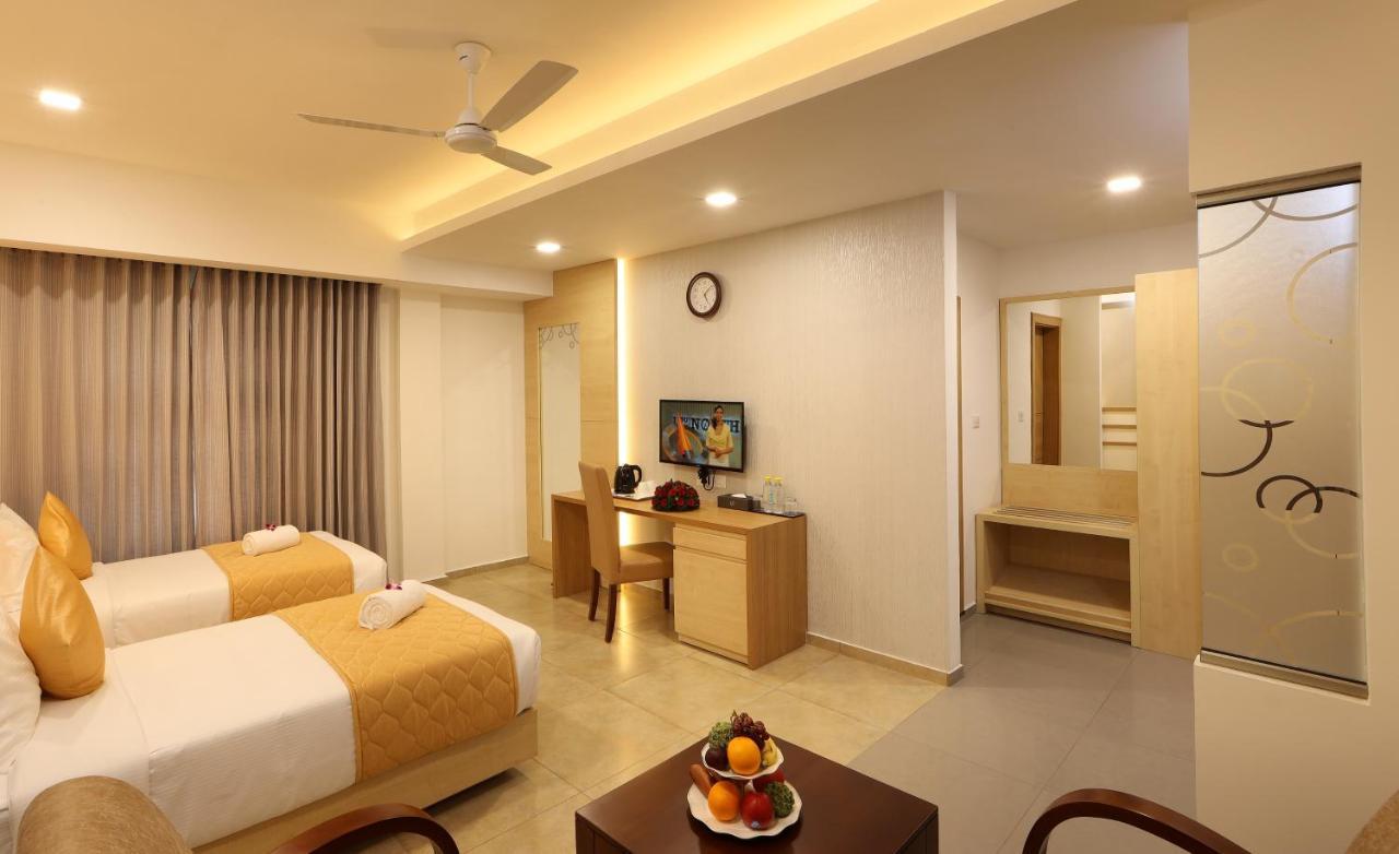 Hotel Flora Charishma Residency Aluva à Kochi Extérieur photo