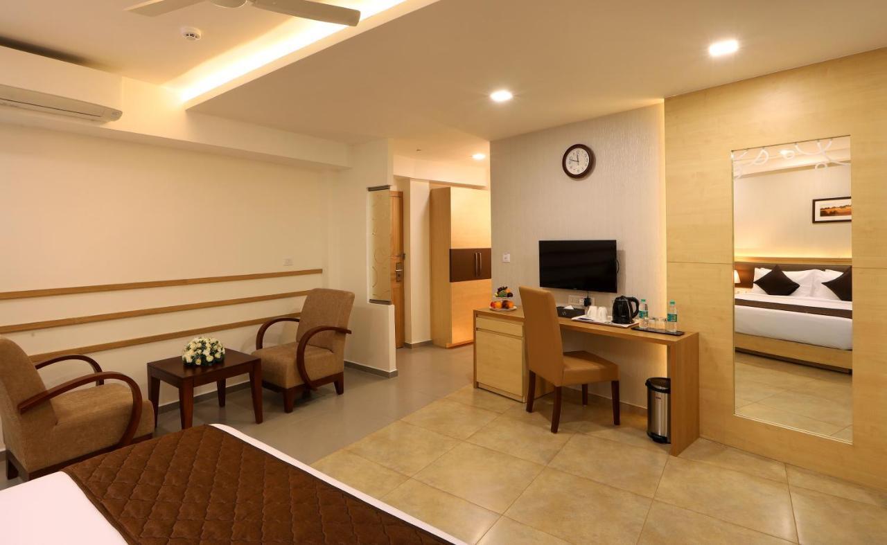 Hotel Flora Charishma Residency Aluva à Kochi Extérieur photo