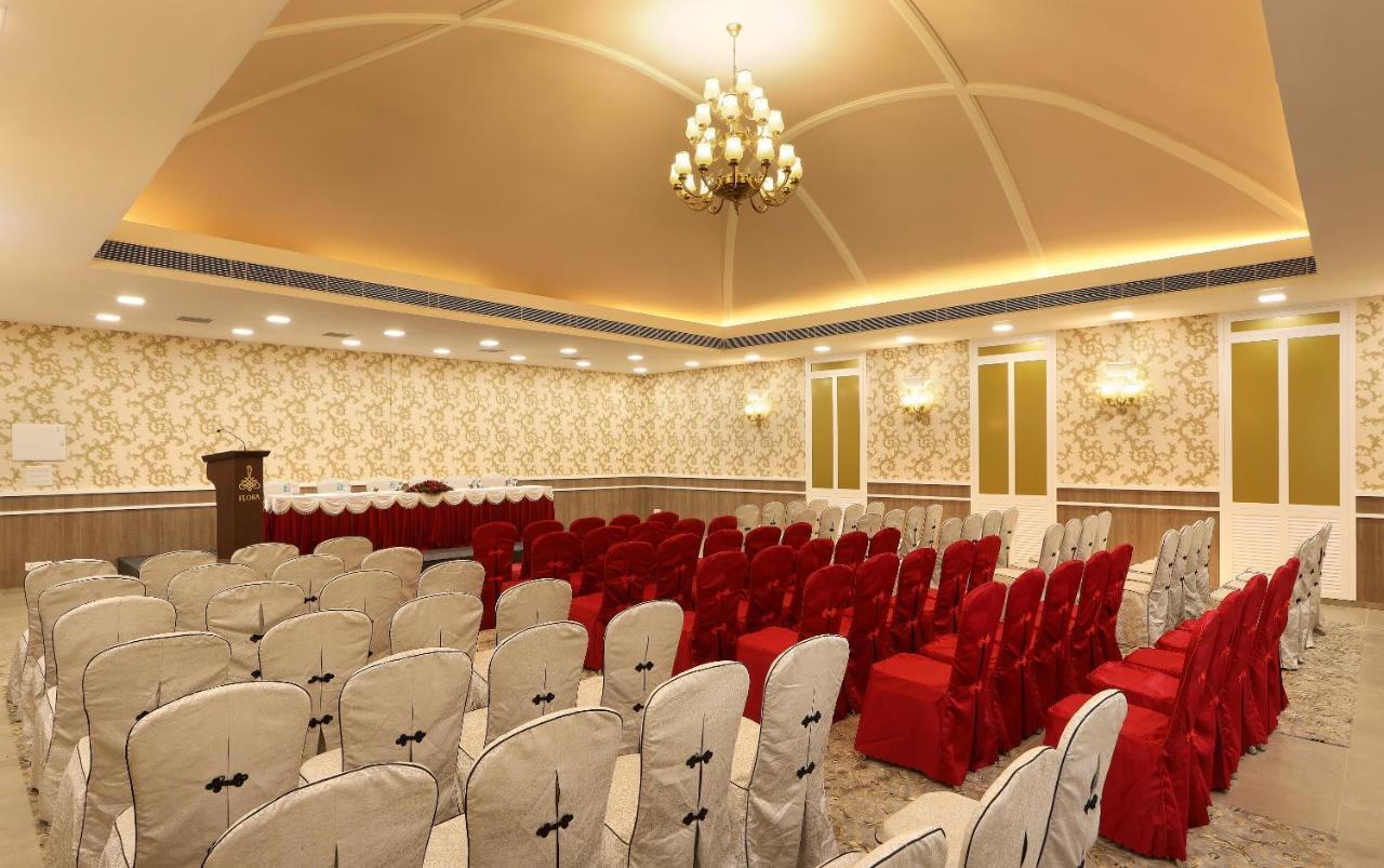 Hotel Flora Charishma Residency Aluva à Kochi Extérieur photo