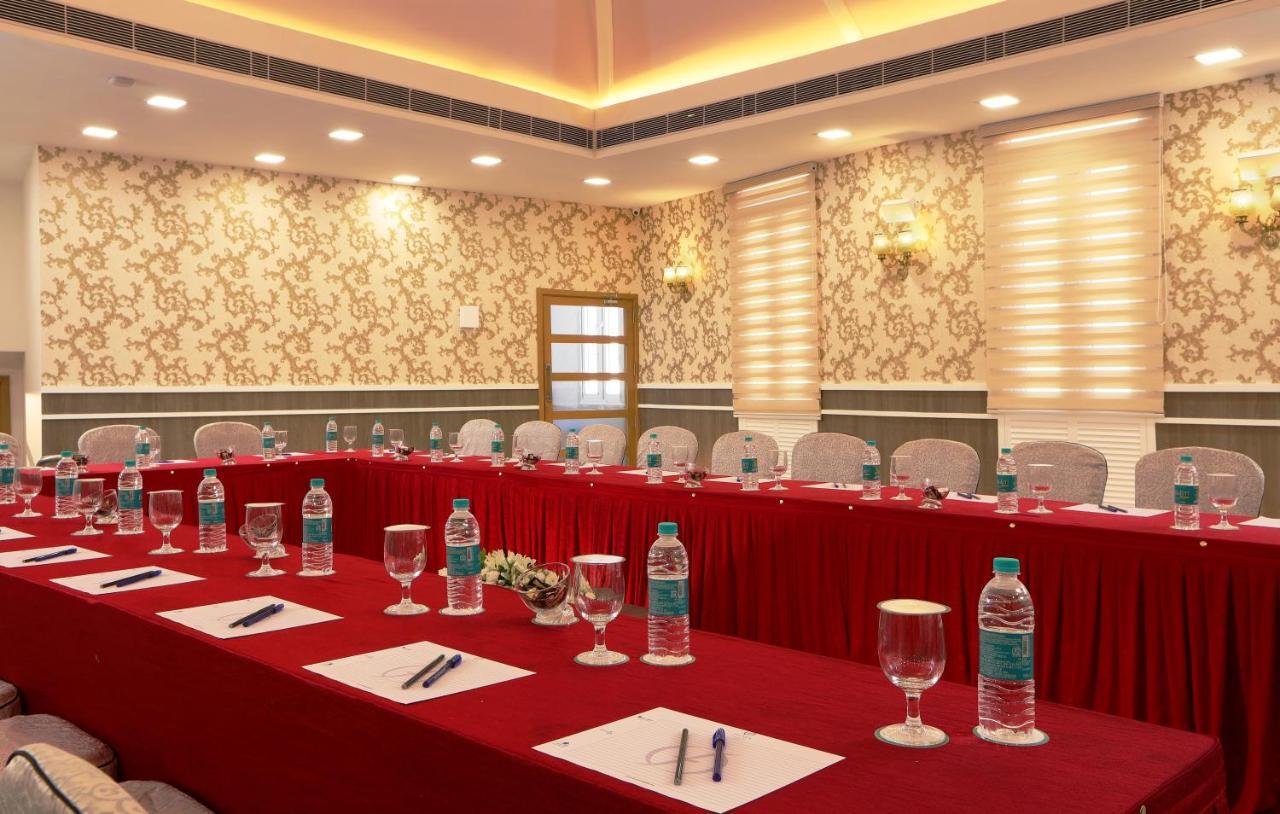 Hotel Flora Charishma Residency Aluva à Kochi Extérieur photo